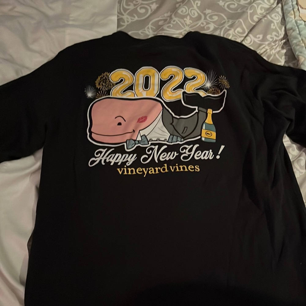 Mens pre owned black vineyard vines long sleeve shirt happy new years 2022 XS
